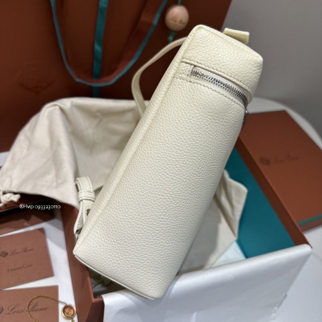 Loro Piana Extra Pocket backpack L23.5 Grained Calfskin FAN4041