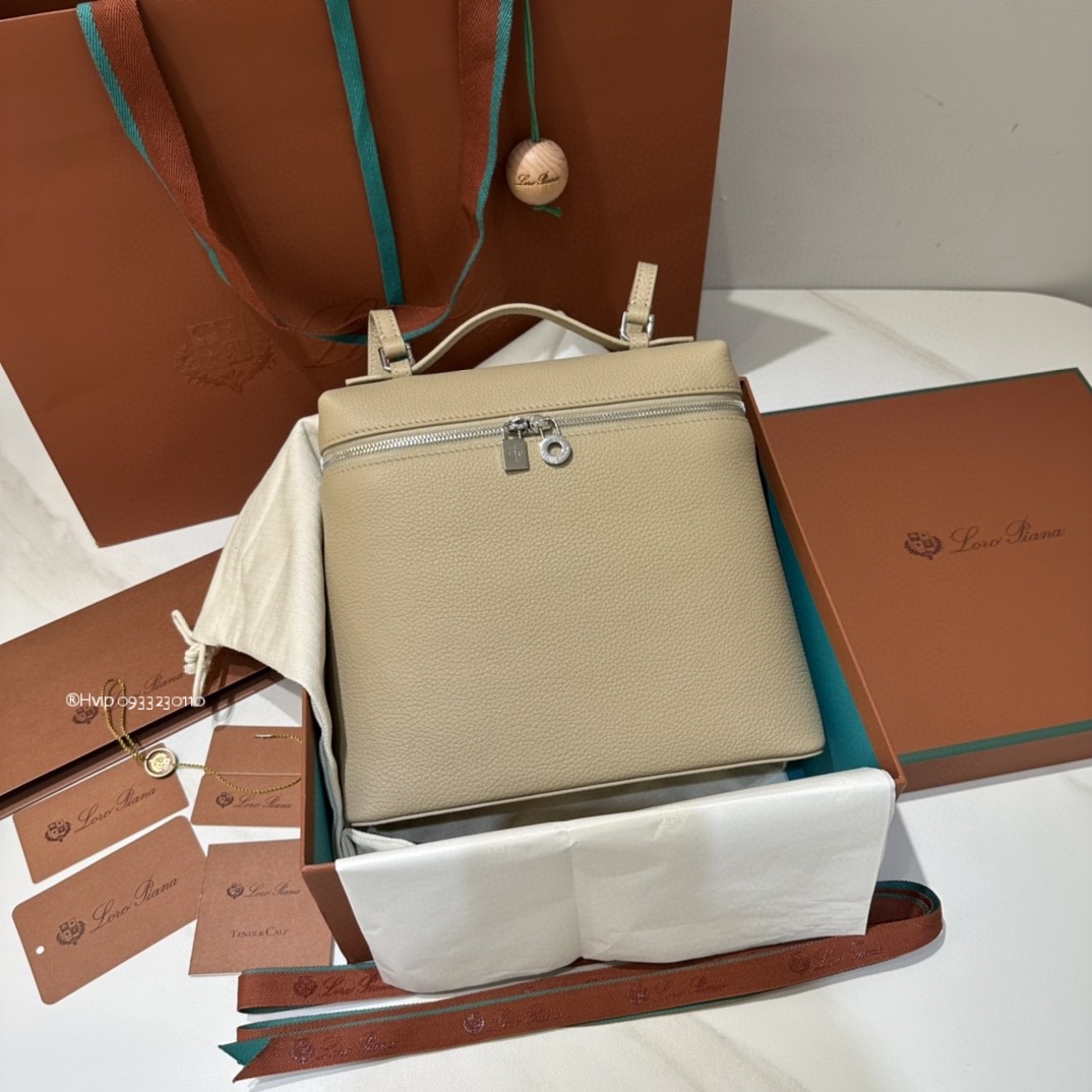 Loro Piana Extra Pocket backpack L23.5 Grained Calfskin FAN4041