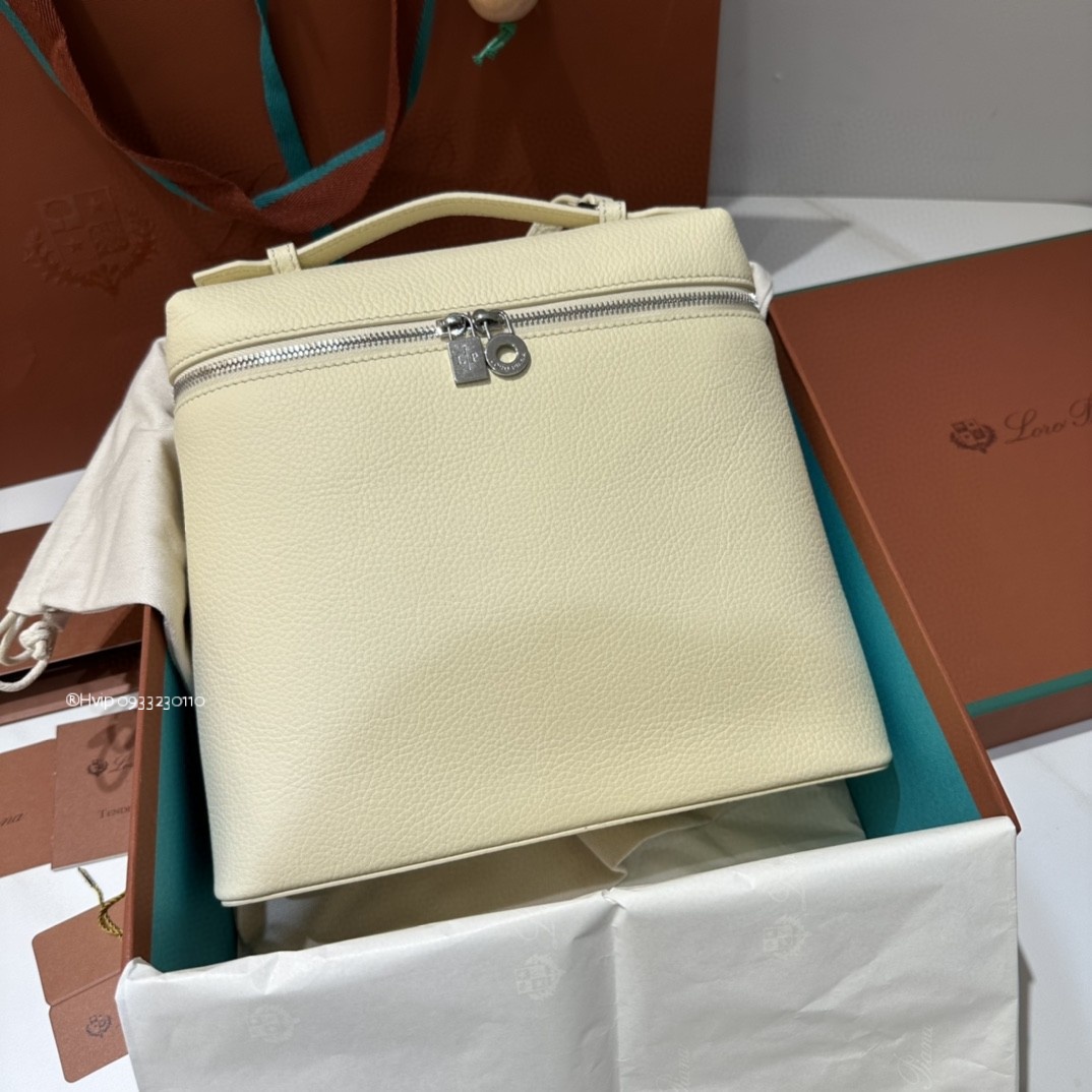 Loro Piana Extra Pocket backpack L23.5 Grained Calfskin FAN4041