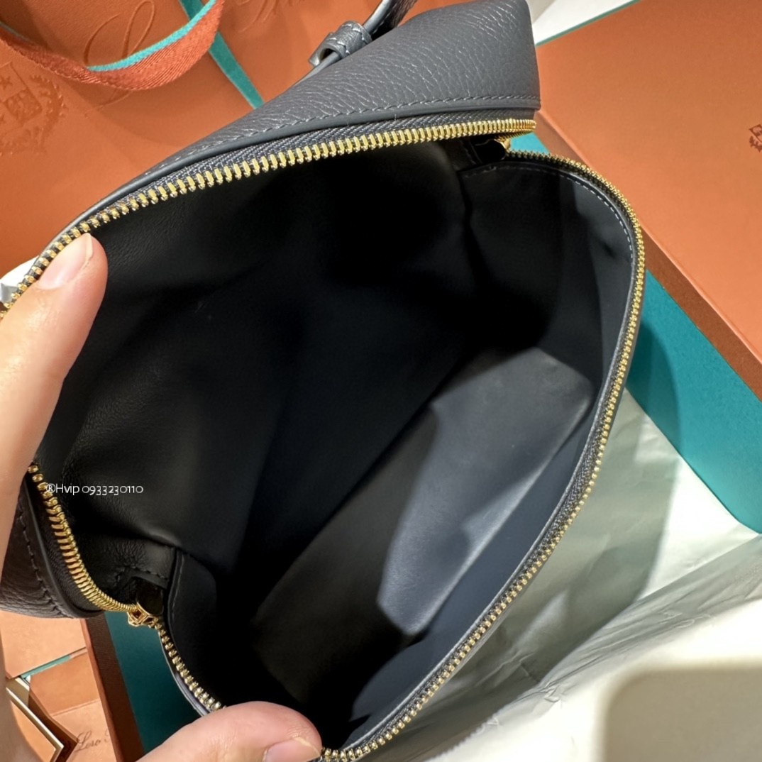 Loro Piana Extra Pocket backpack L23.5 Grained Calfskin navy blue FAN4041