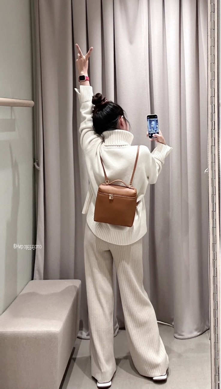 Loro Piana Extra Pocket backpack L23.5 Grained Calfskin FAN4041