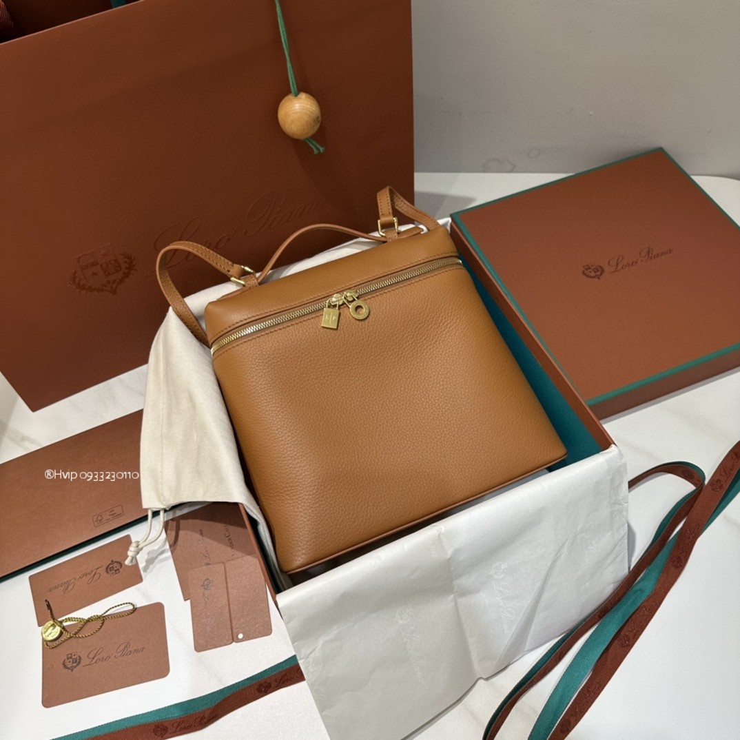 Loro Piana Extra Pocket backpack L23.5 Grained Calfskin FAN4041