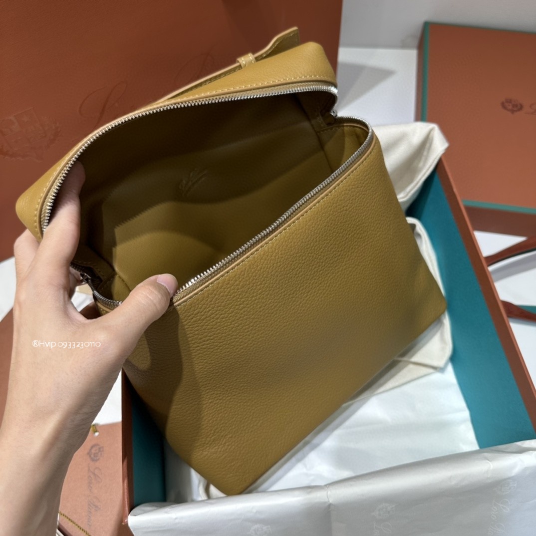 Loro Piana Extra Pocket backpack L23.5 Grained Calfskin FAN4041