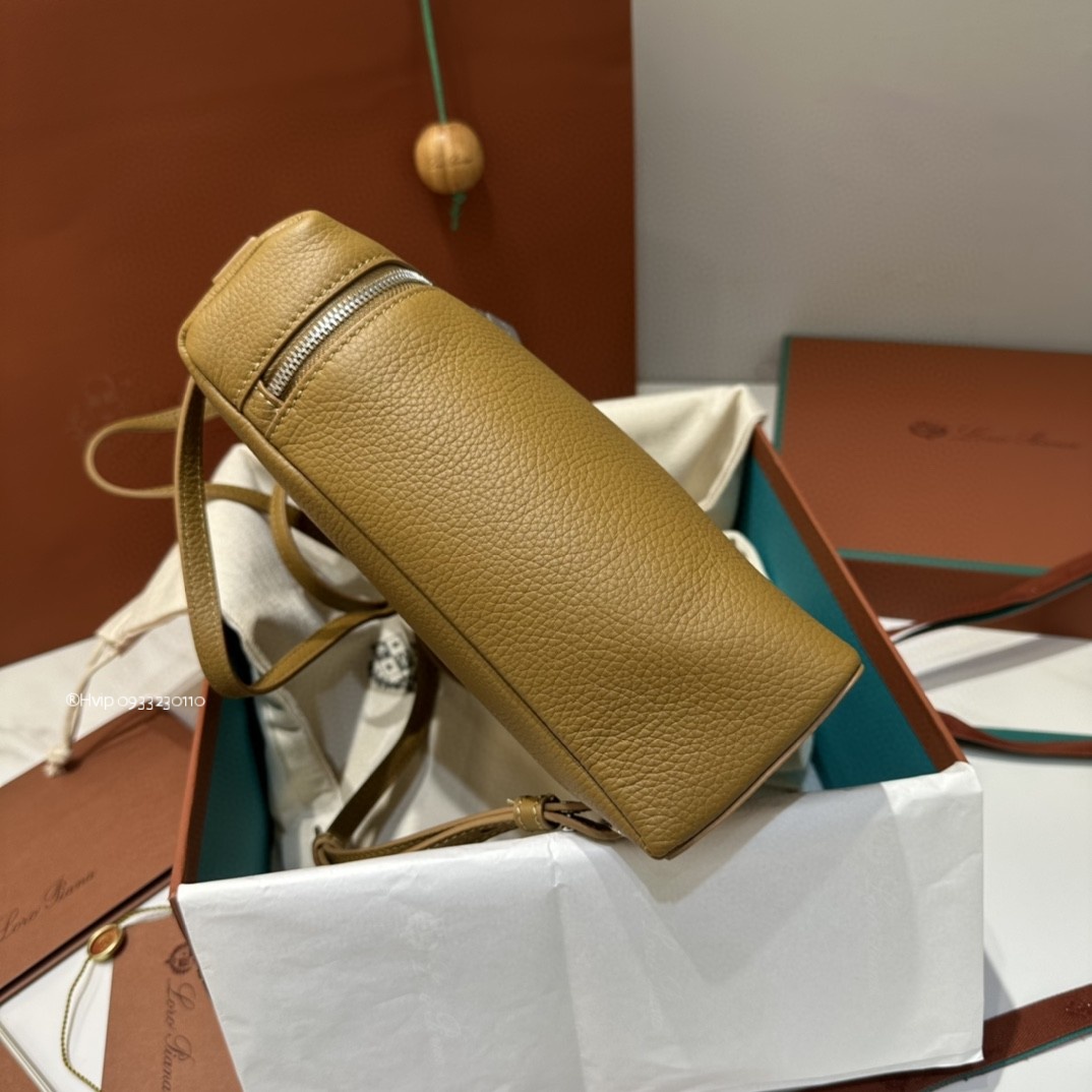 Loro Piana Extra Pocket backpack L23.5 Grained Calfskin FAN4041