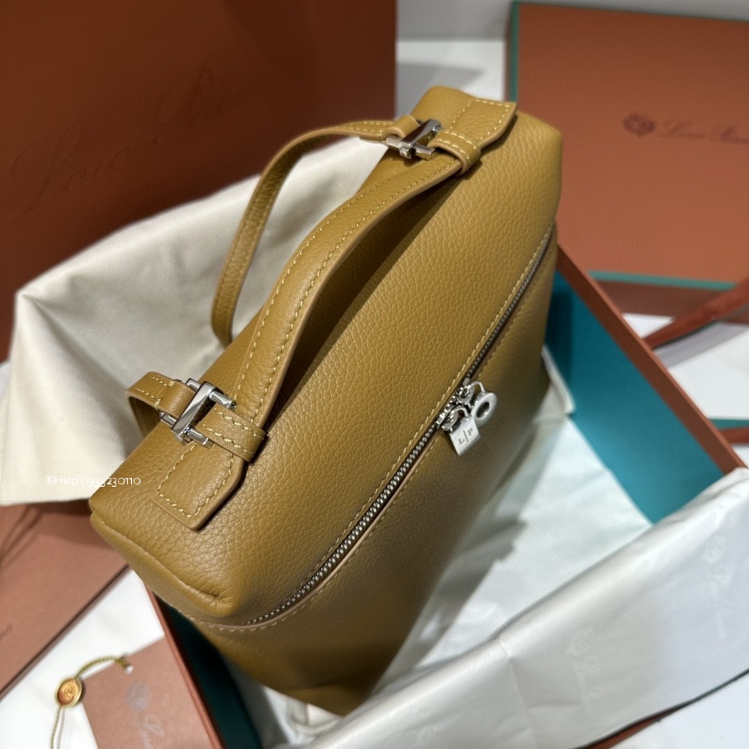 Loro Piana Extra Pocket backpack L23.5 Grained Calfskin FAN4041