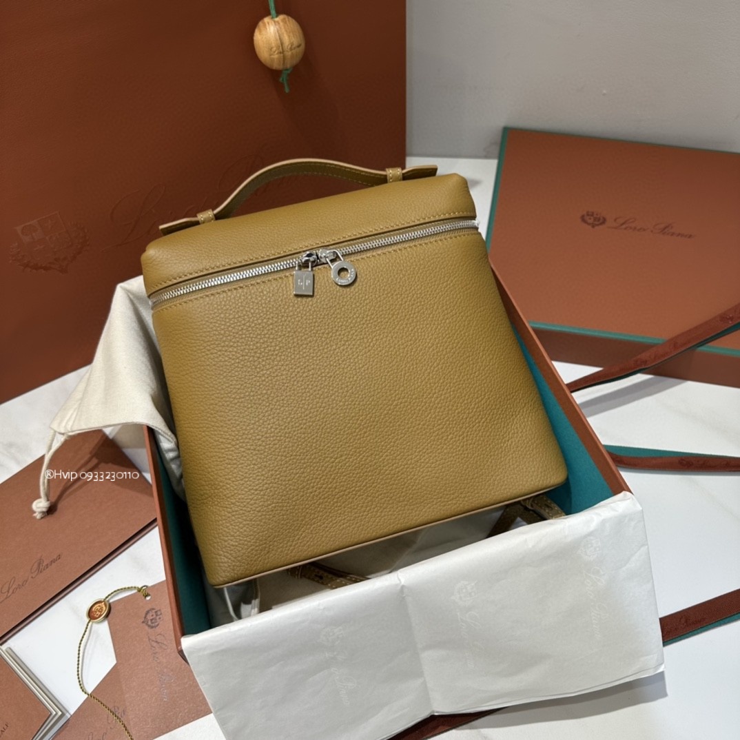 Loro Piana Extra Pocket backpack L23.5 Grained Calfskin FAN4041