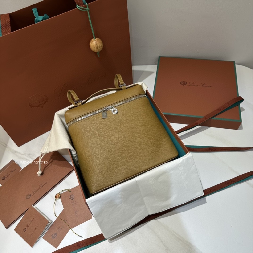 Loro Piana Extra Pocket backpack L23.5 Grained Calfskin FAN4041