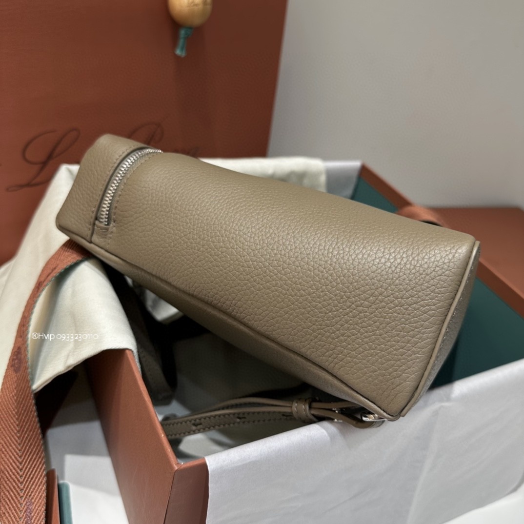 Loro Piana Extra Pocket backpack L23.5 Grained Calfskin FAN4041