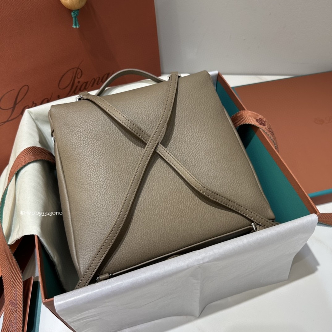 Loro Piana Extra Pocket backpack L23.5 Grained Calfskin FAN4041