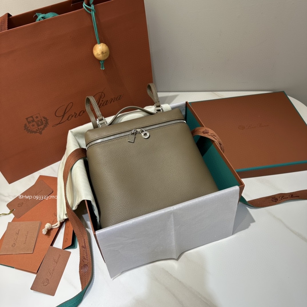 Loro Piana Extra Pocket backpack L23.5 Grained Calfskin FAN4041