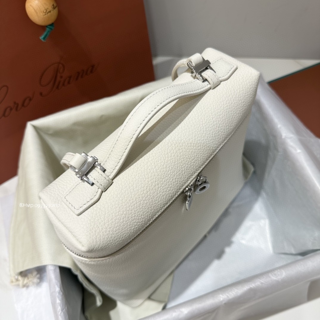 Loro Piana Extra Pocket backpack L23.5 Grained Calfskin white FAN4041