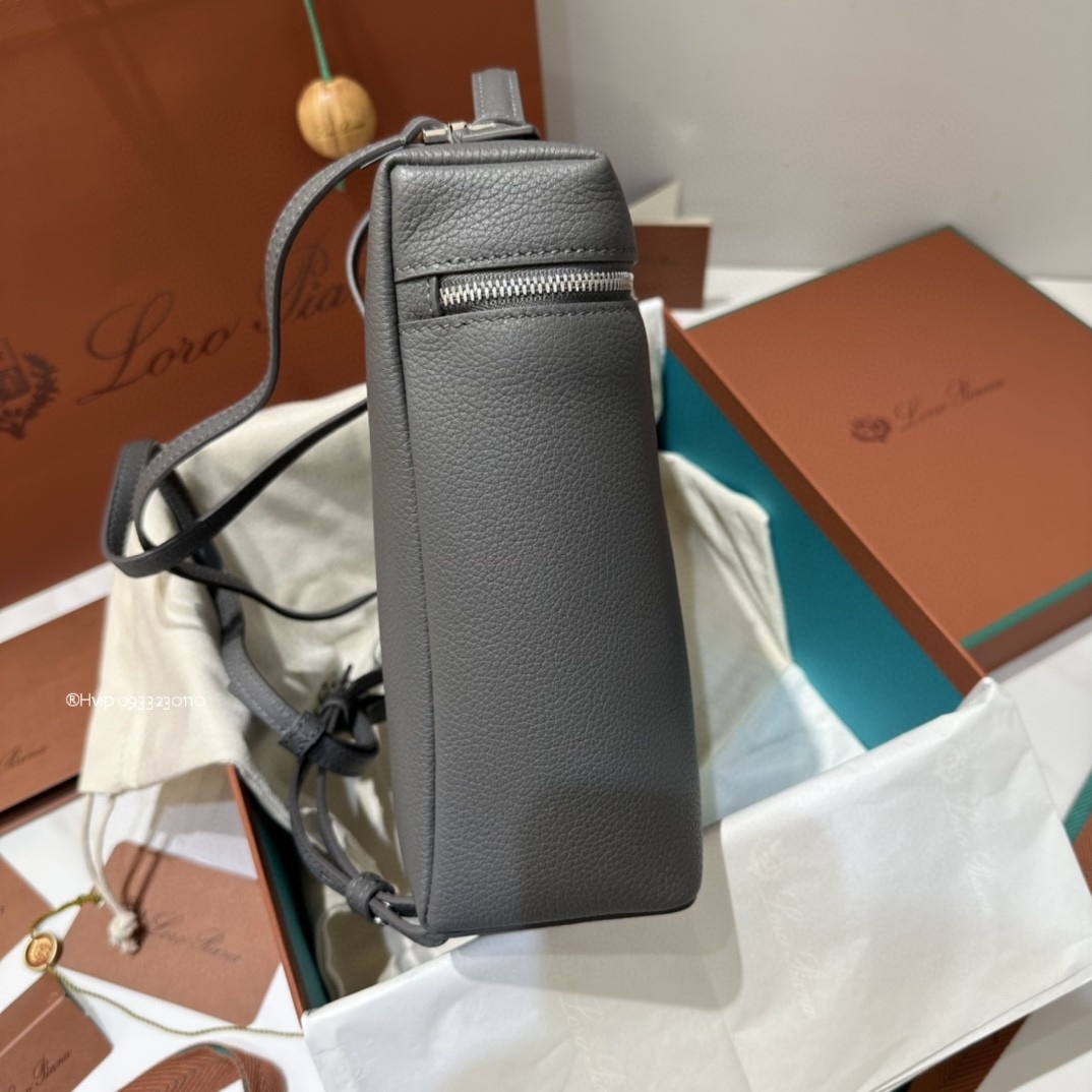 Loro Piana Extra Pocket backpack L23.5 Grained Calfskin black (8000) FAN4041