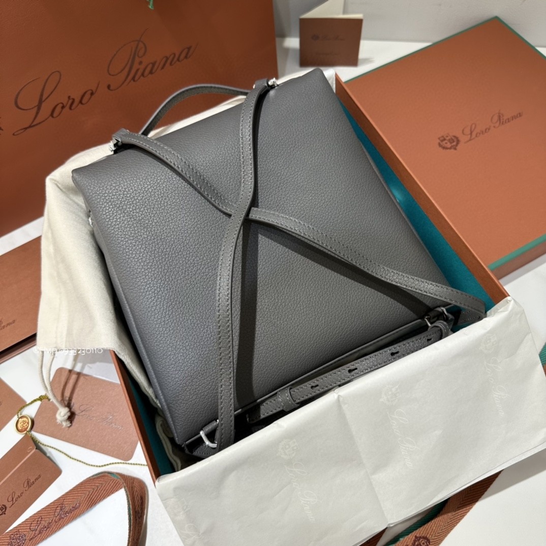 Loro Piana Extra Pocket backpack L23.5 Grained Calfskin black (8000) FAN4041