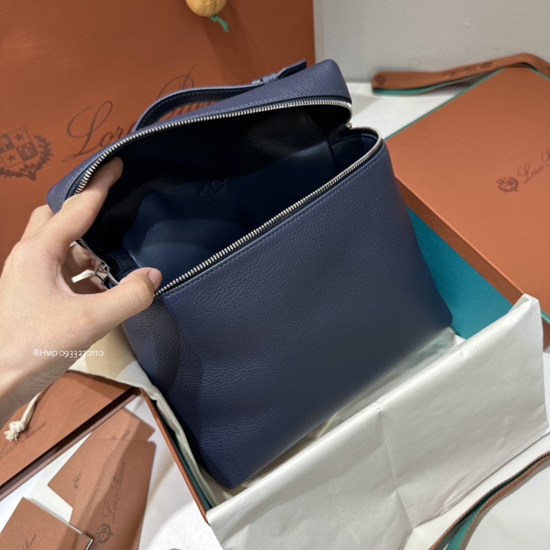 Loro Piana Extra Pocket backpack L23.5 Grained Calfskin navy blue FAN4041