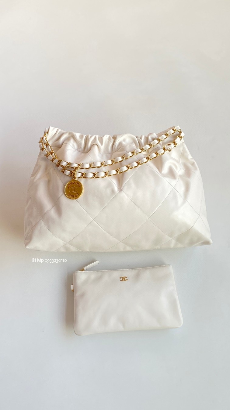 Chanel 22 hobo bag