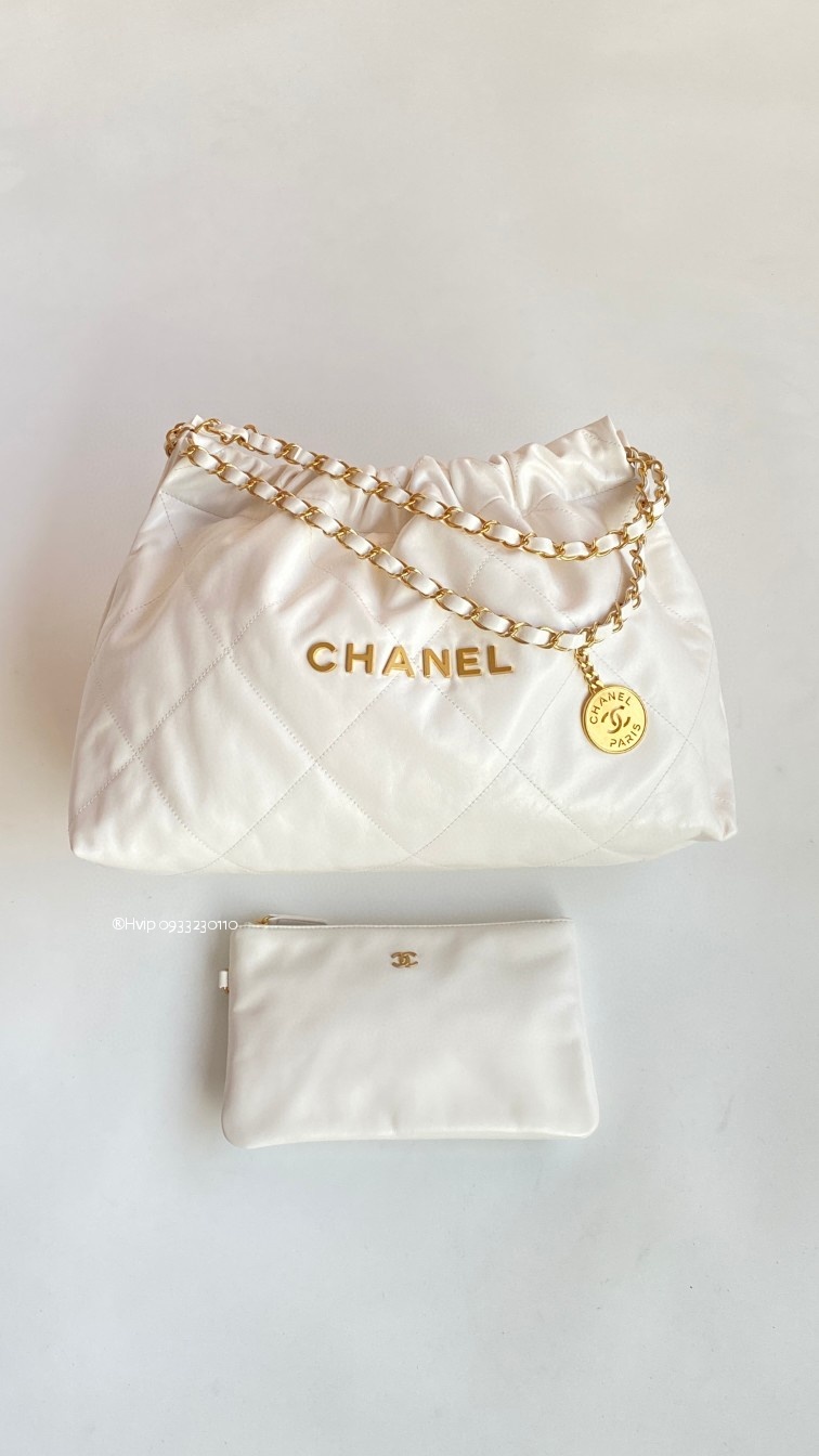 Chanel 22 hobo bag