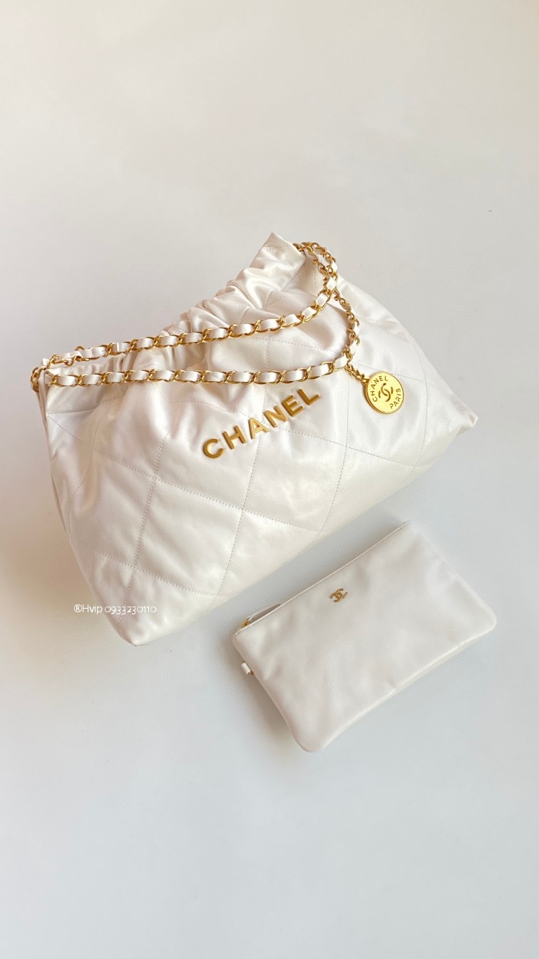 Chanel 22 hobo bag