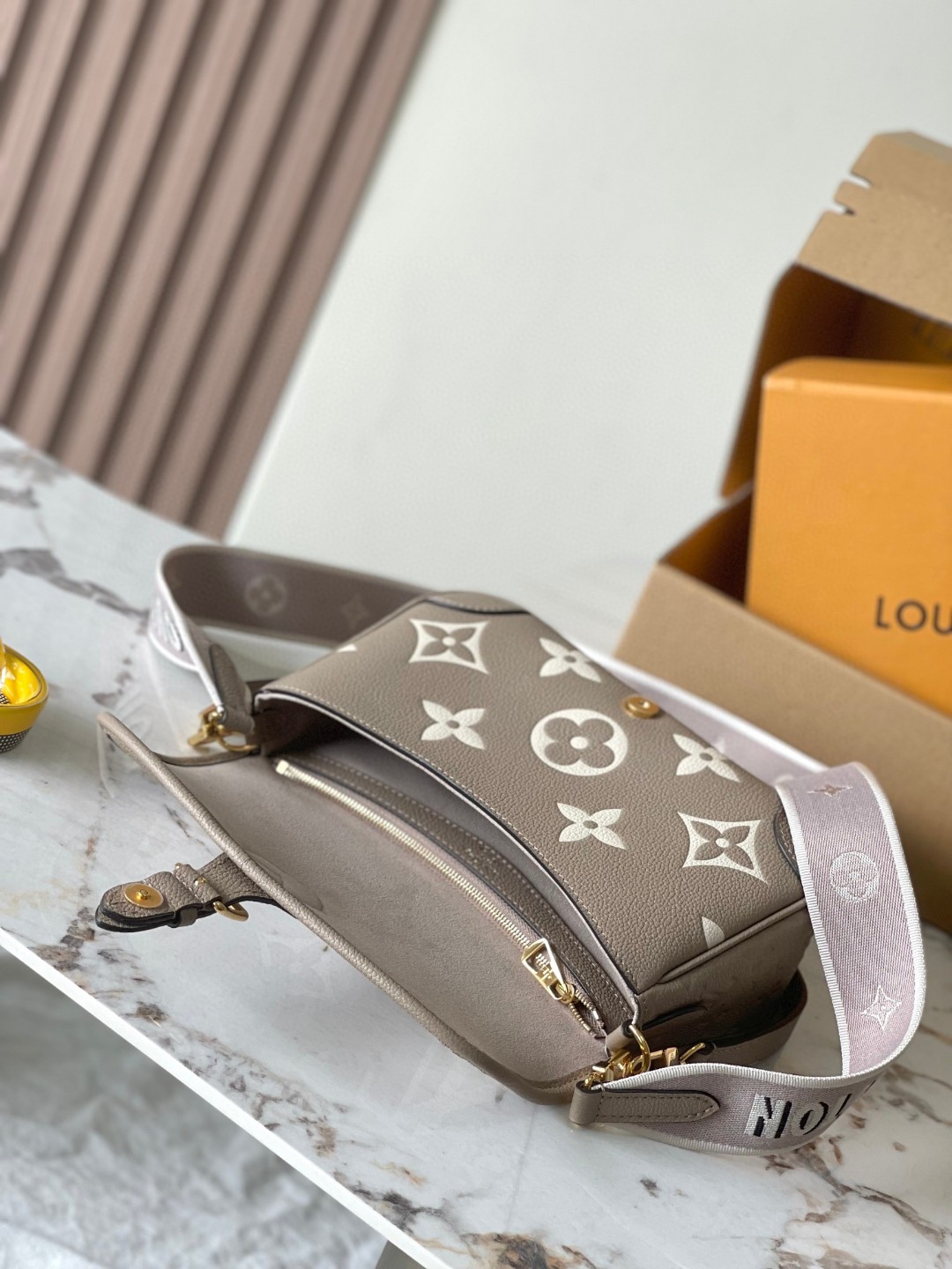 Louis vuitton M46583 Diane LV1