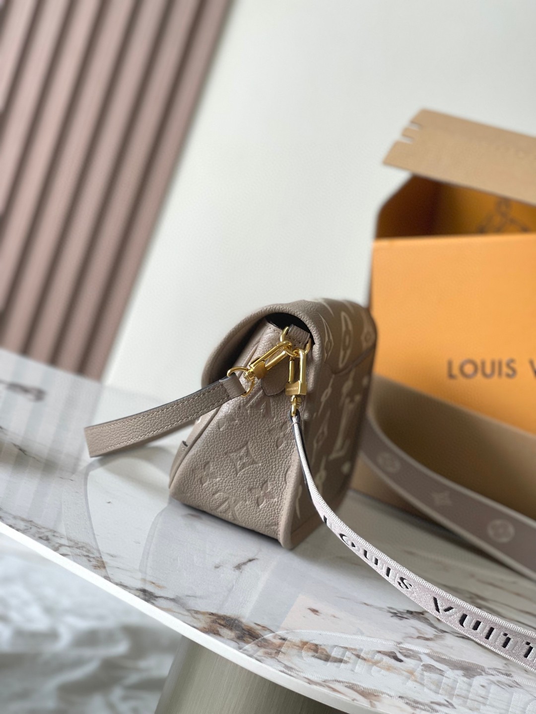 Louis vuitton M46583 Diane LV1