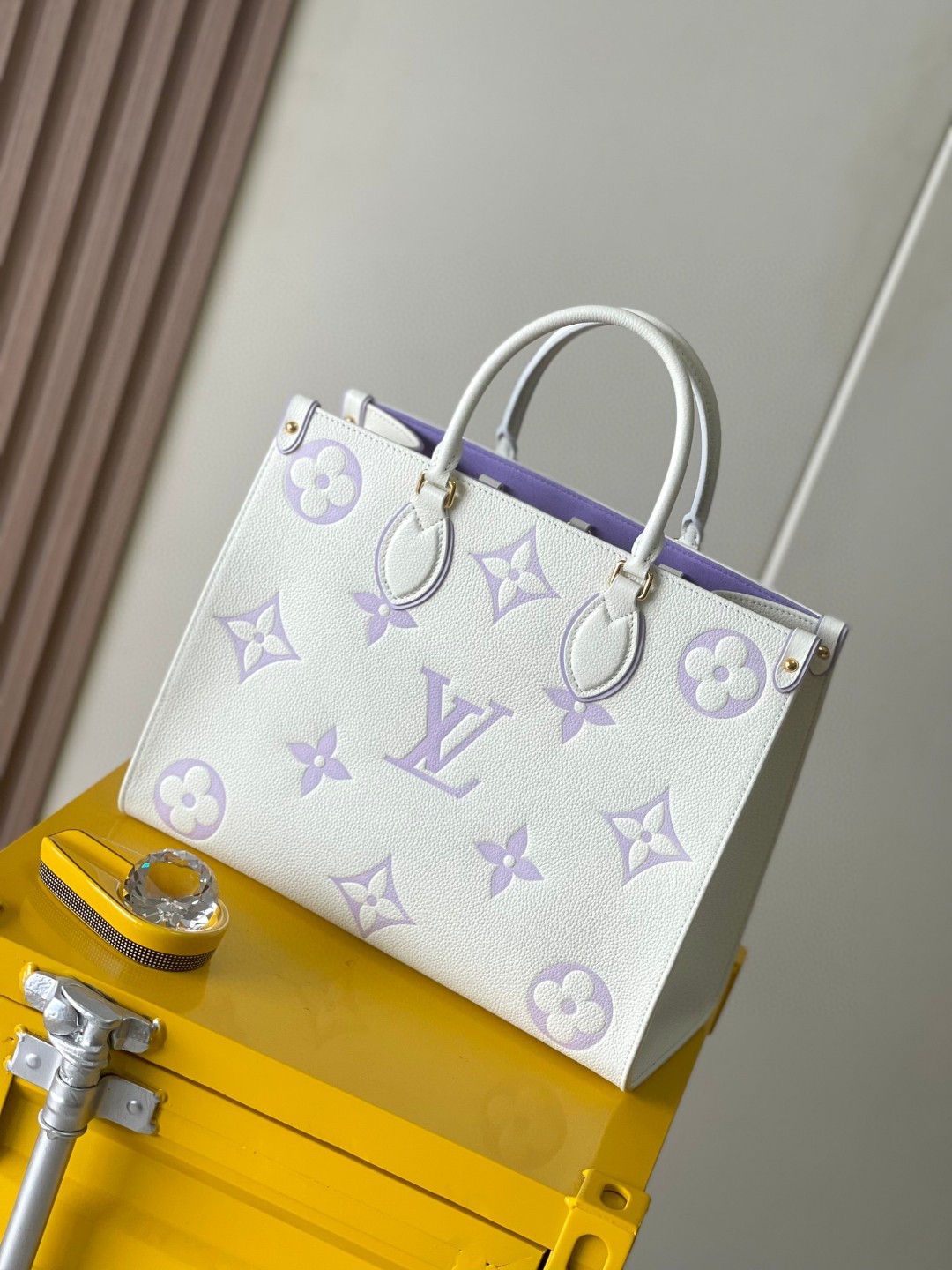 Louis Vuitton M23937 on the go MM