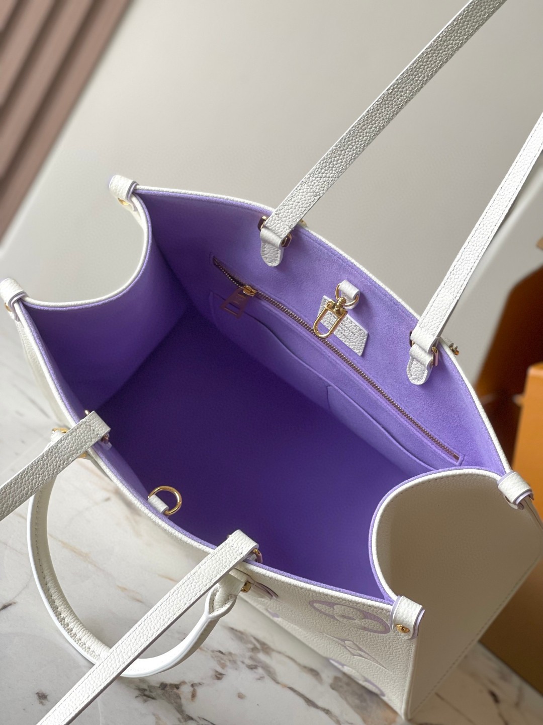 Louis Vuitton M23937 on the go MM