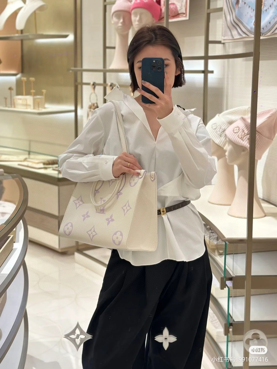 Louis Vuitton M23937 on the go MM