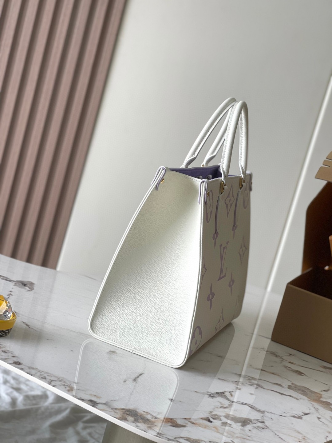 Louis Vuitton M23937 on the go MM