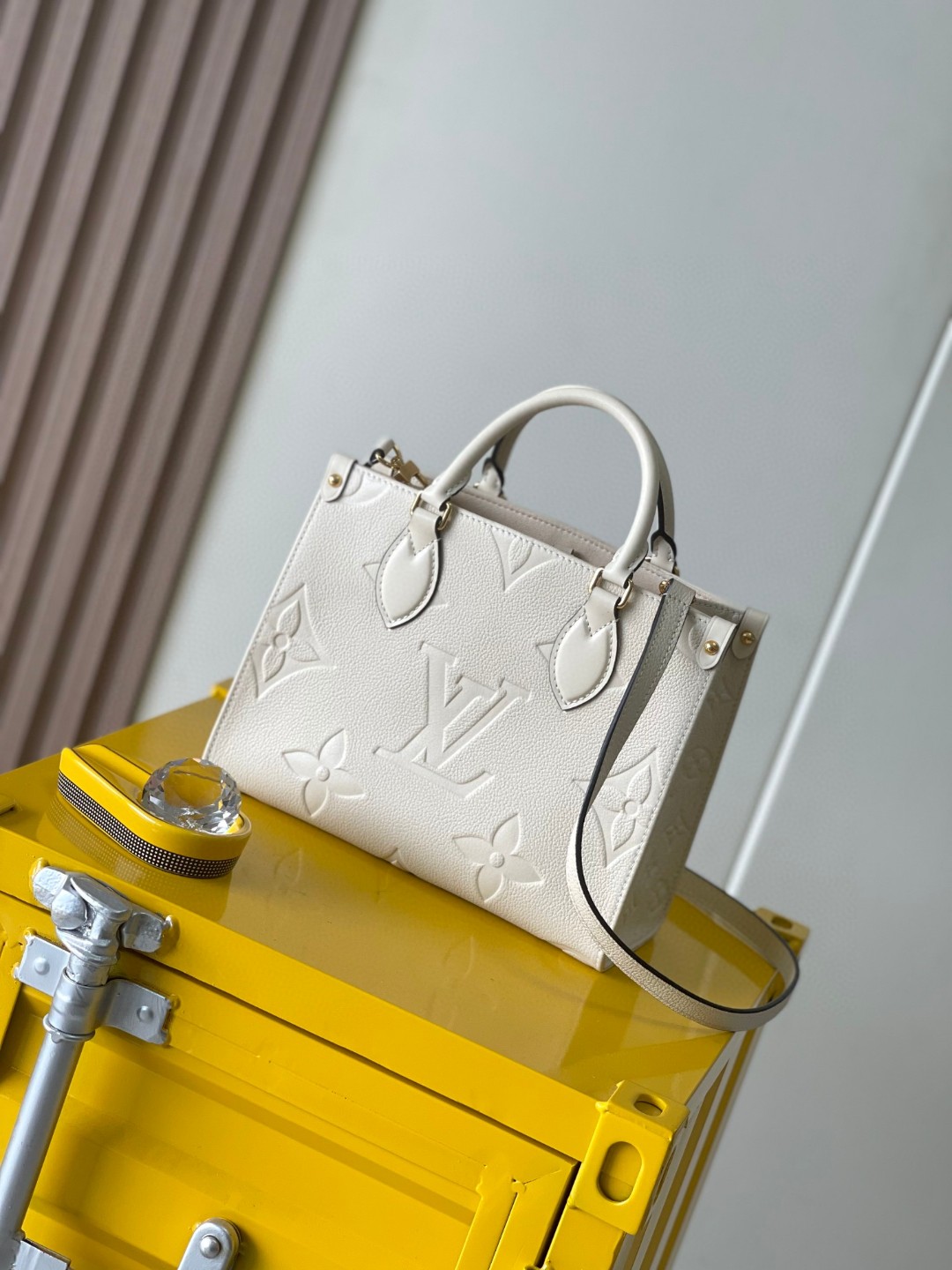 Louis Vuitton M46569 OnTheGo PM LV1