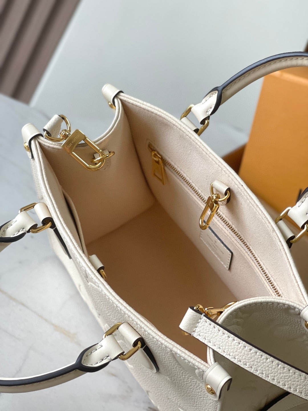 Louis Vuitton M46569 OnTheGo PM LV1