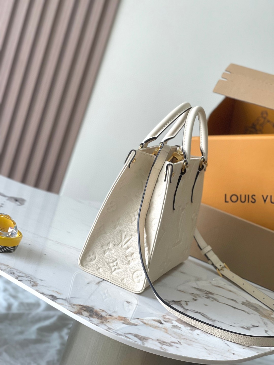 Louis Vuitton M46569 OnTheGo PM LV1