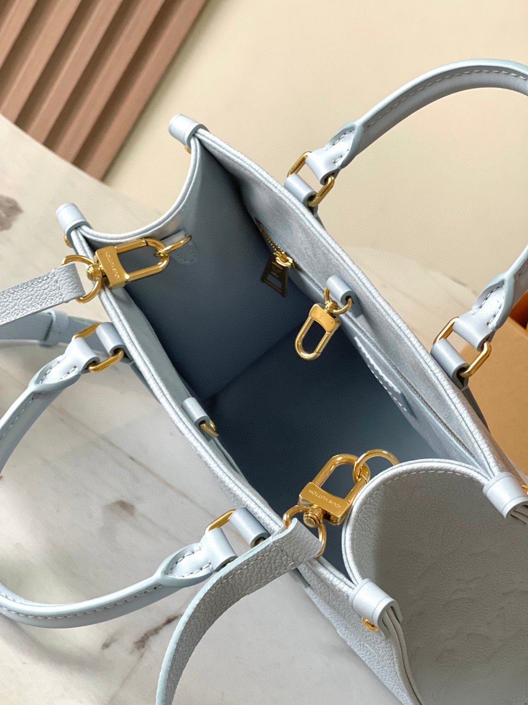 Louis Vuitton M46840 OnTheGo PM LV1