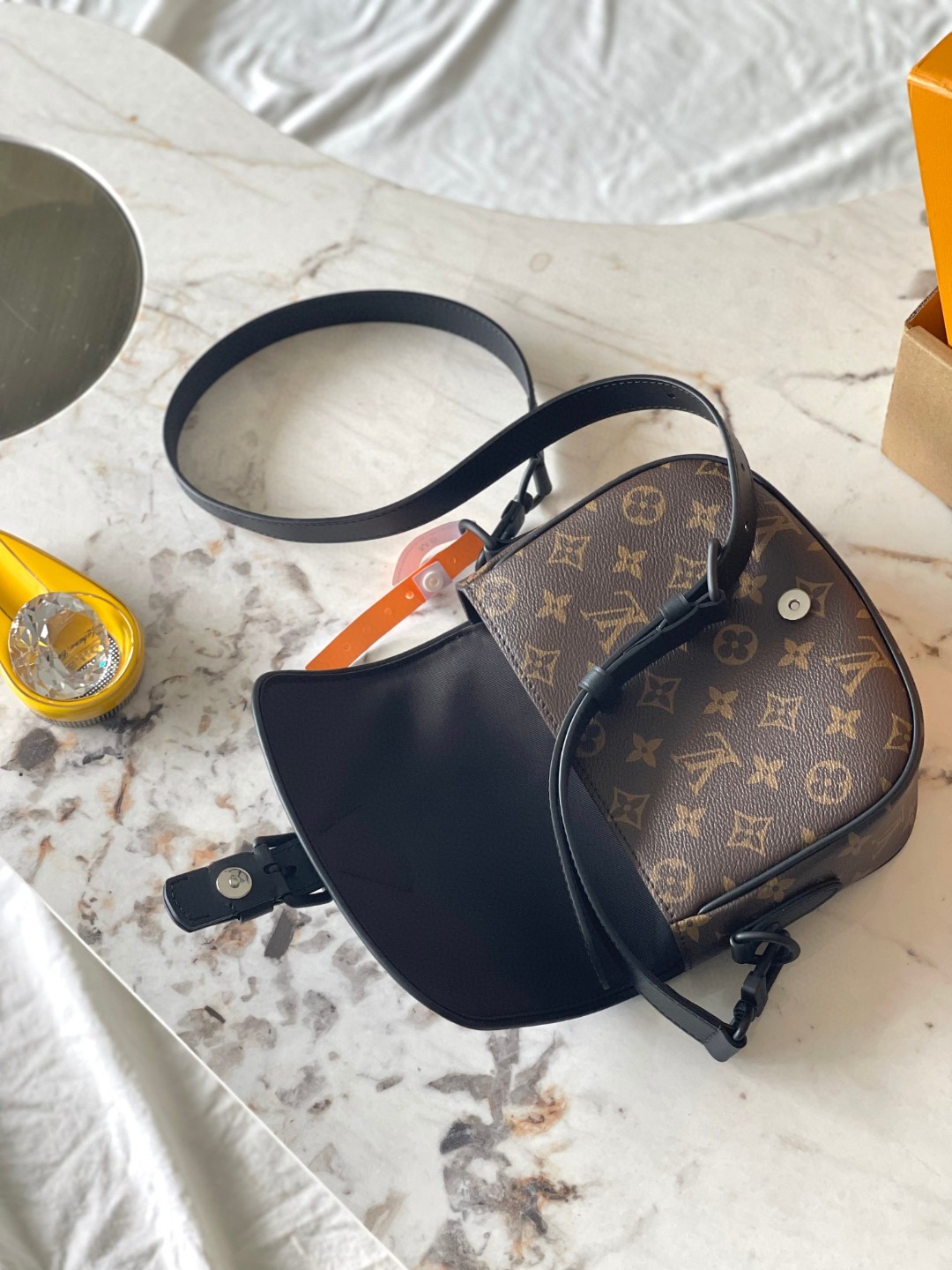 Louis Vuitton M47060 Montsouris Messenger PM​ Lv1