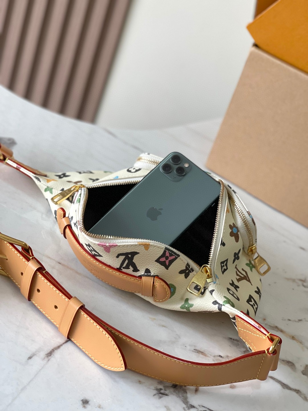 Louis Vuitton M24858 Rush Bumbag lv1