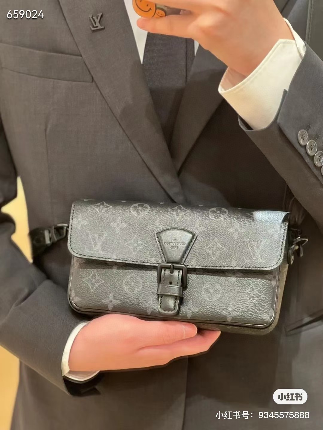 Louis Vuitton M83567 Montsouris Wearable Wallet lv1