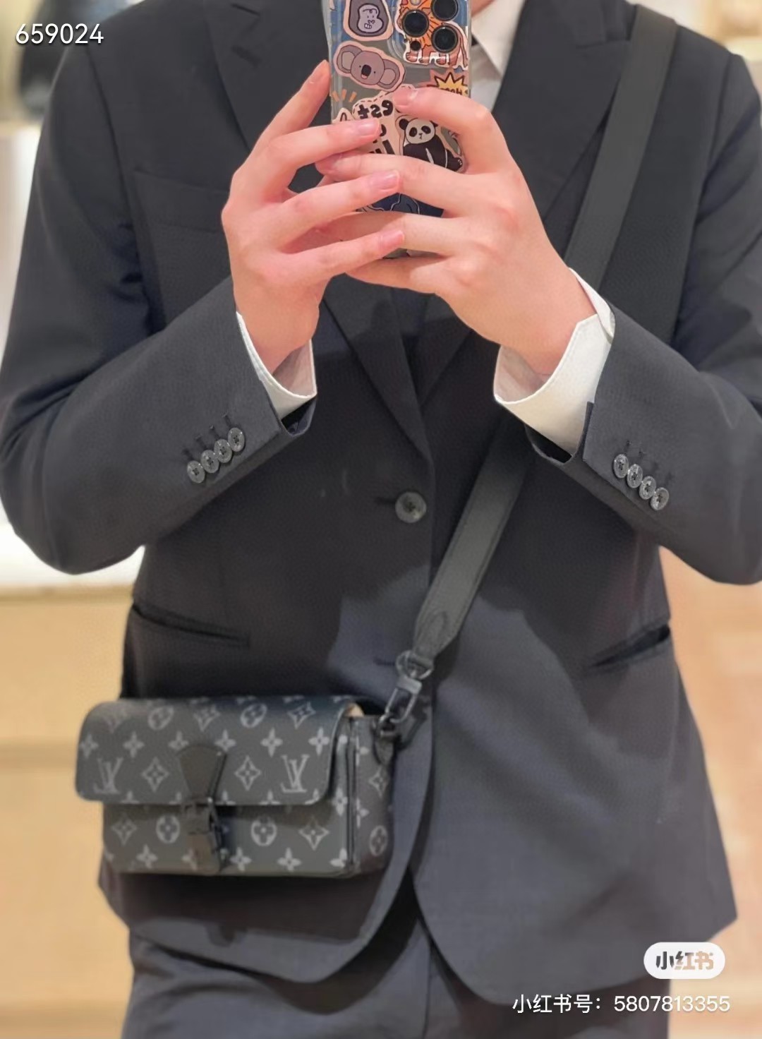 Louis Vuitton M83567 Montsouris Wearable Wallet lv1