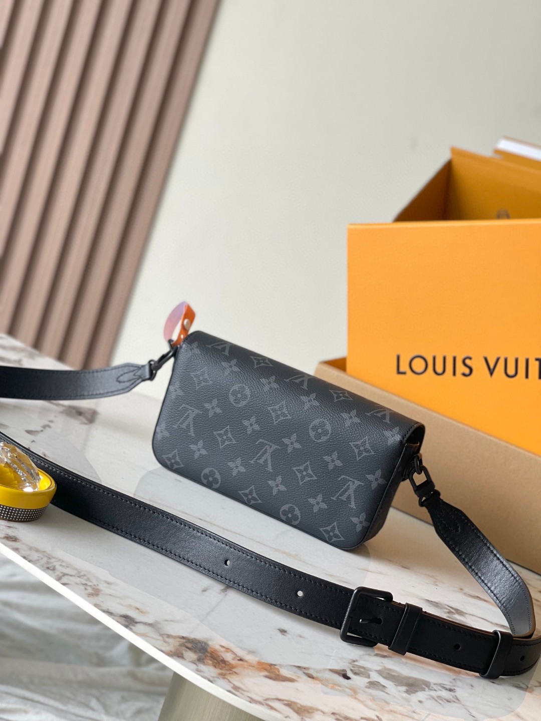 Louis Vuitton M83567 Montsouris Wearable Wallet lv1