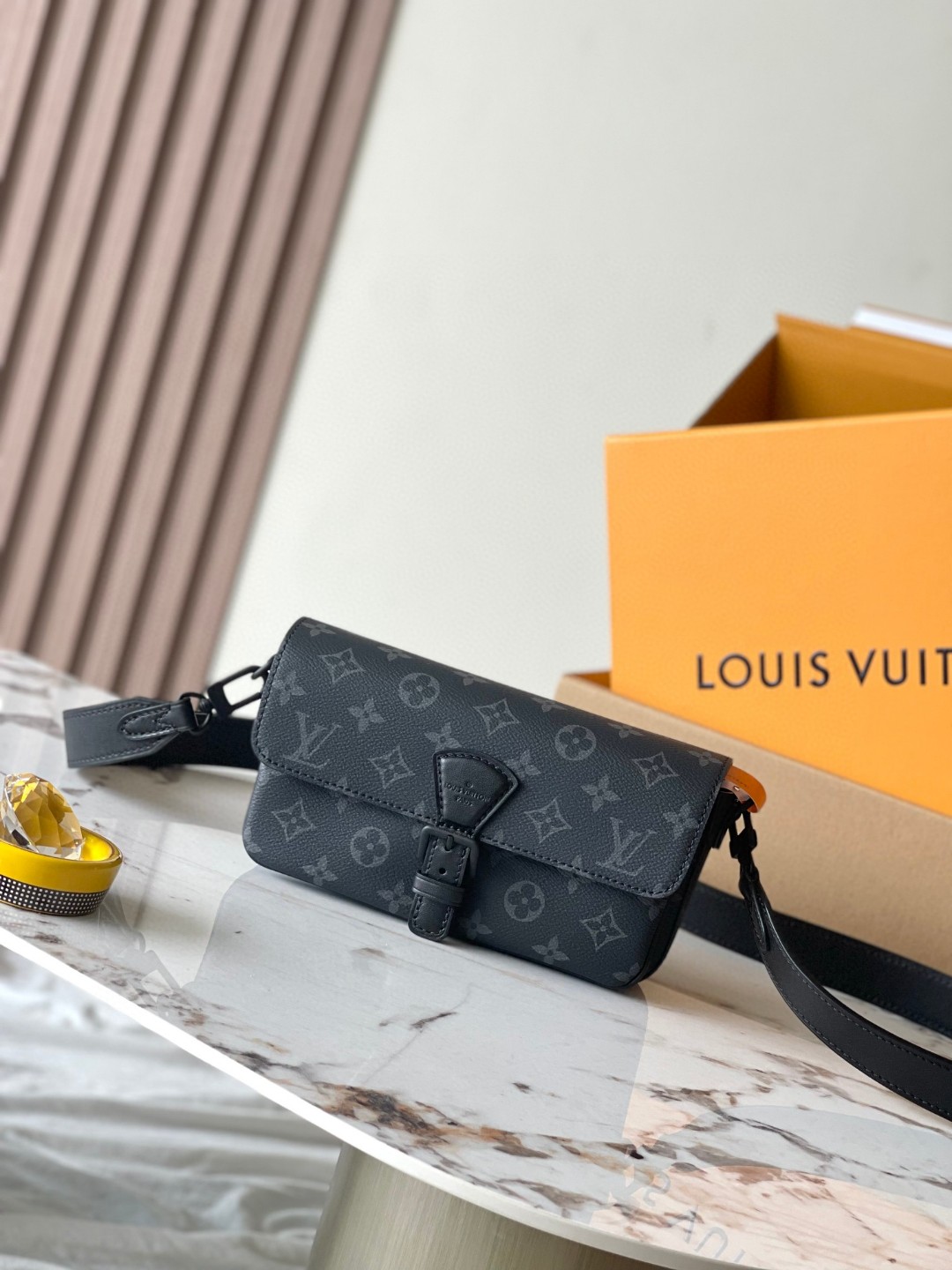 Louis Vuitton M83567 Montsouris Wearable Wallet lv1