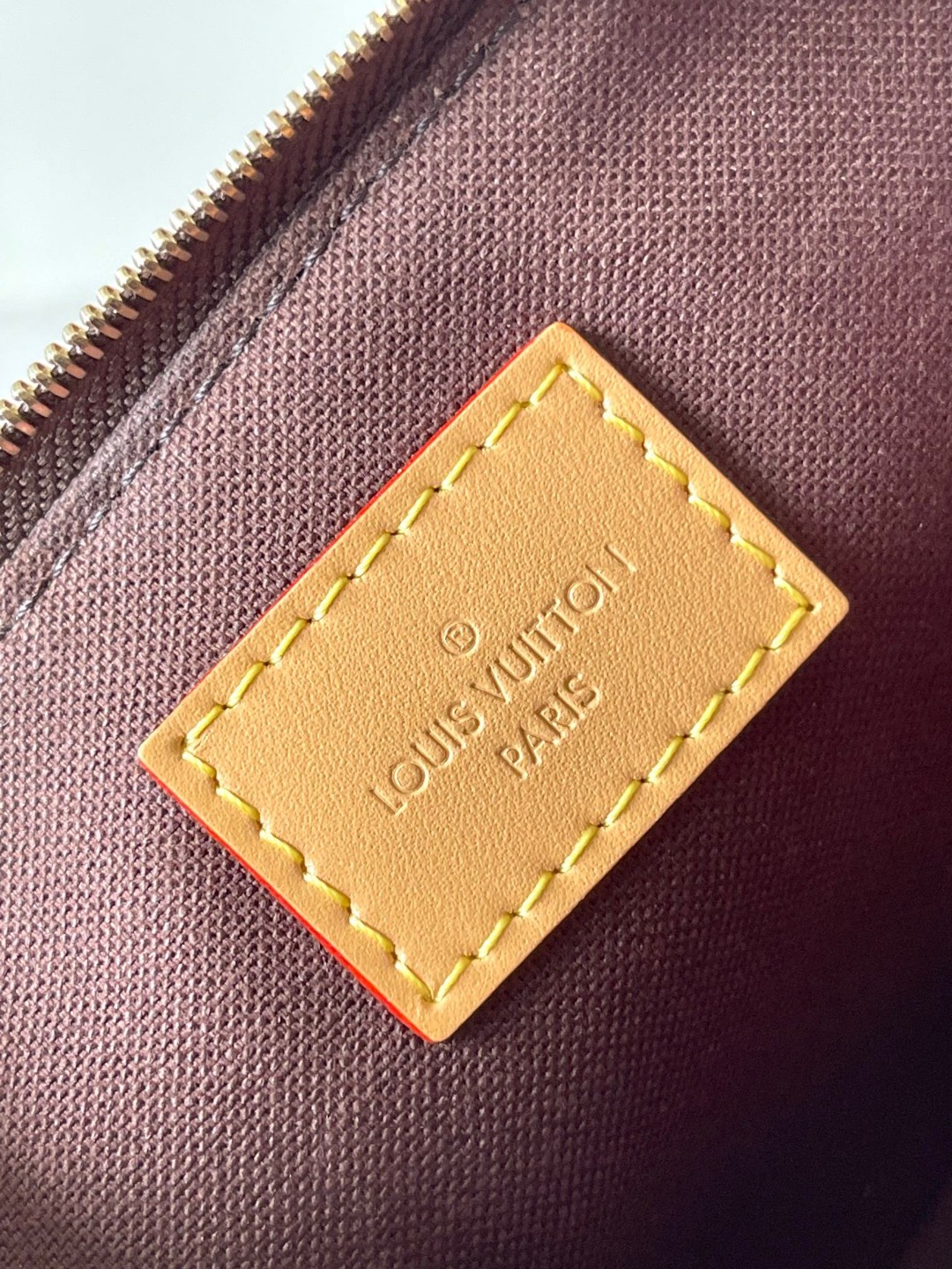 Louis Vuitton M83008 Liv Pochette Lv1