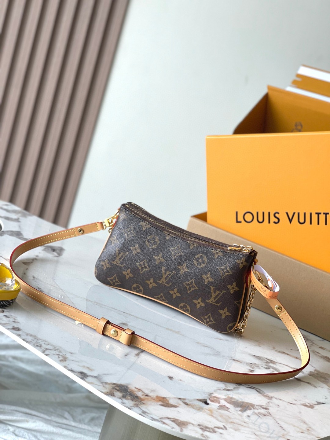 Louis Vuitton M83008 Liv Pochette Lv1