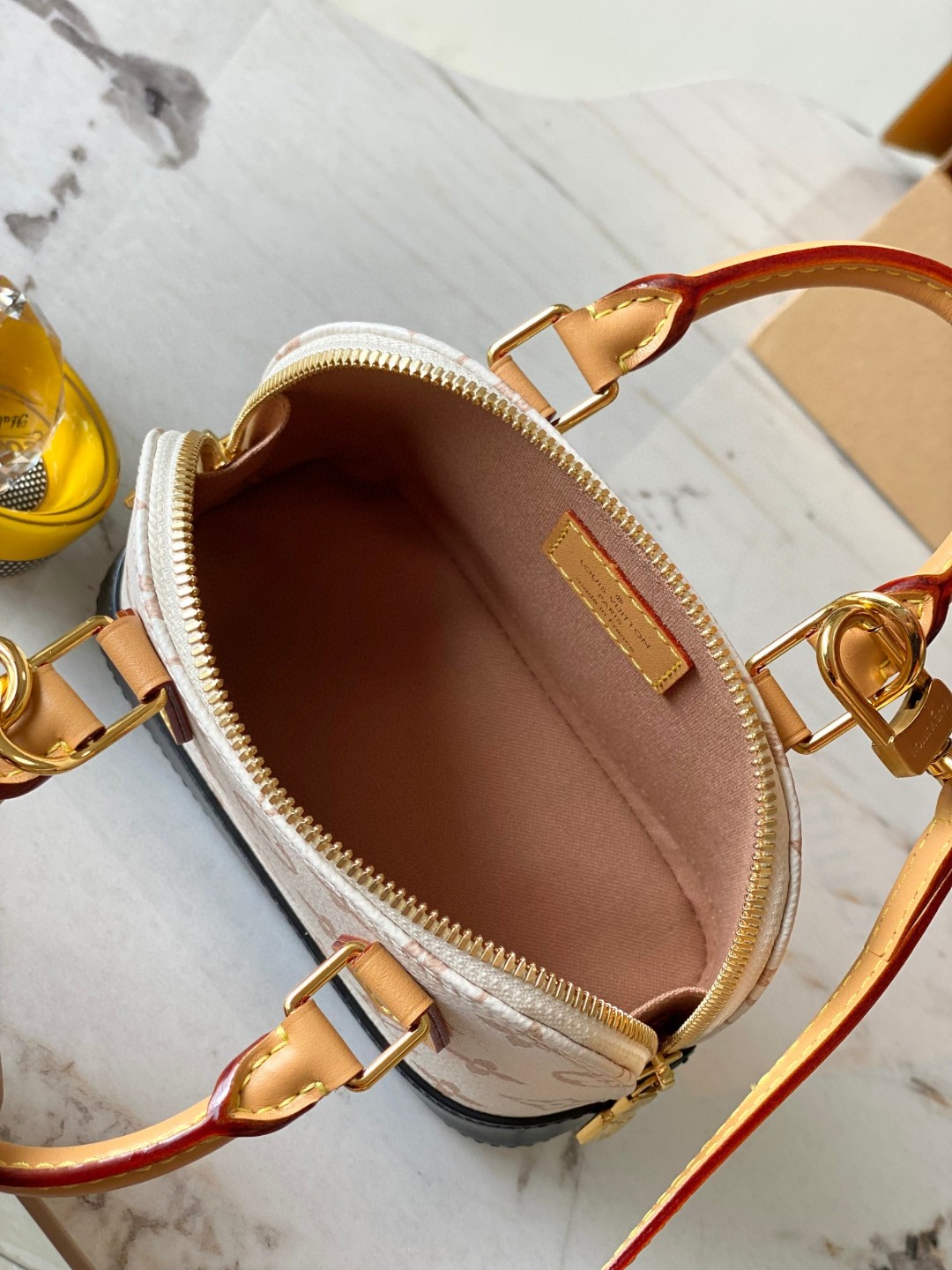Louis Vuitton M46895 Nano Alma Lv1
