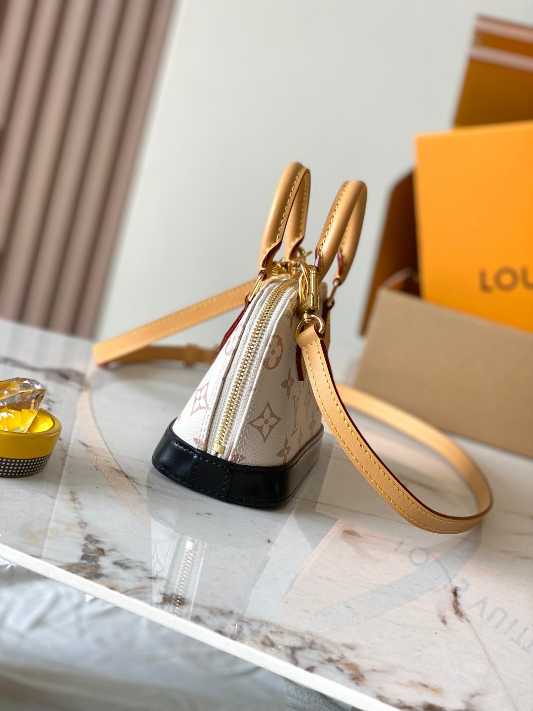Louis Vuitton M46895 Nano Alma Lv1