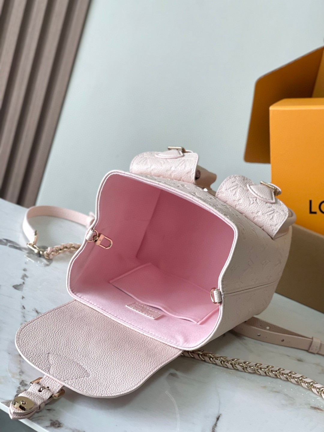 Louis Vuitton M47074 Backup lv1