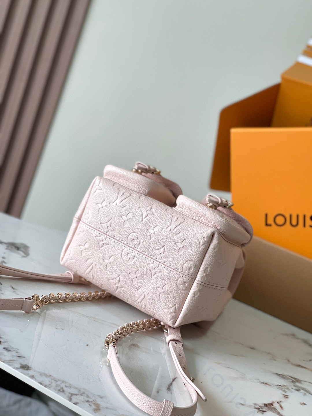 Louis Vuitton M47074 Backup lv1