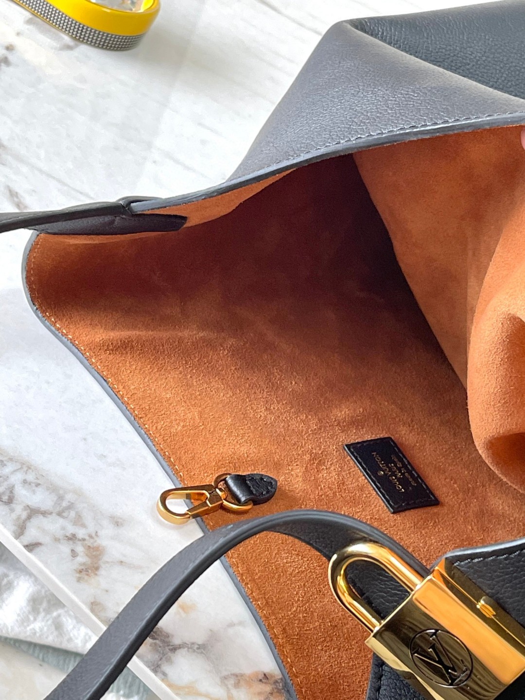 Louis Vuitton M24856 Low Key Hobo MM Lv1