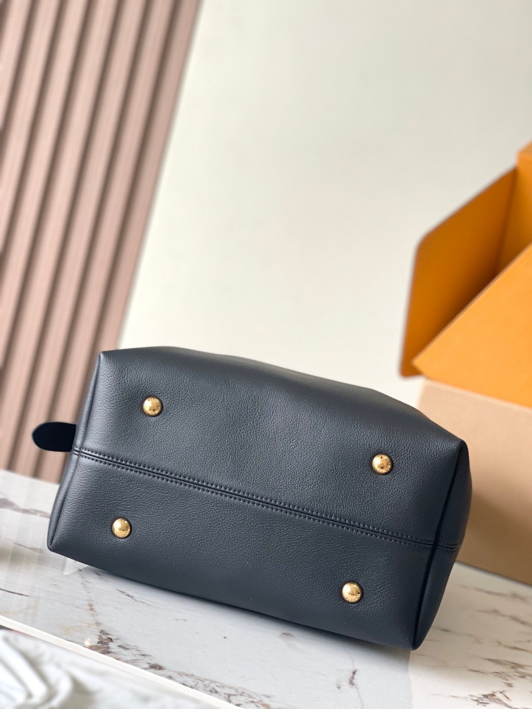Louis Vuitton M24856 Low Key Hobo MM Lv1