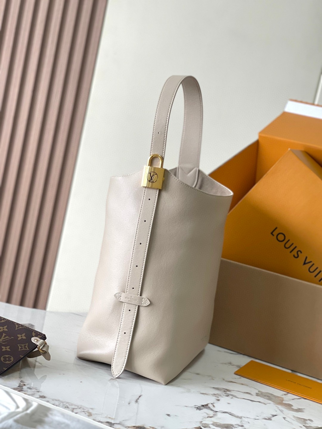 Louis Vuitton M25022 Low Key Hobo MM Lv1