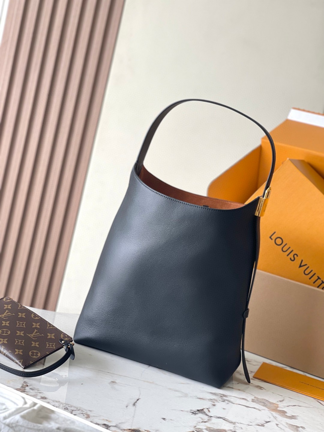 Louis Vuitton M24856 Low Key Hobo MM Lv1