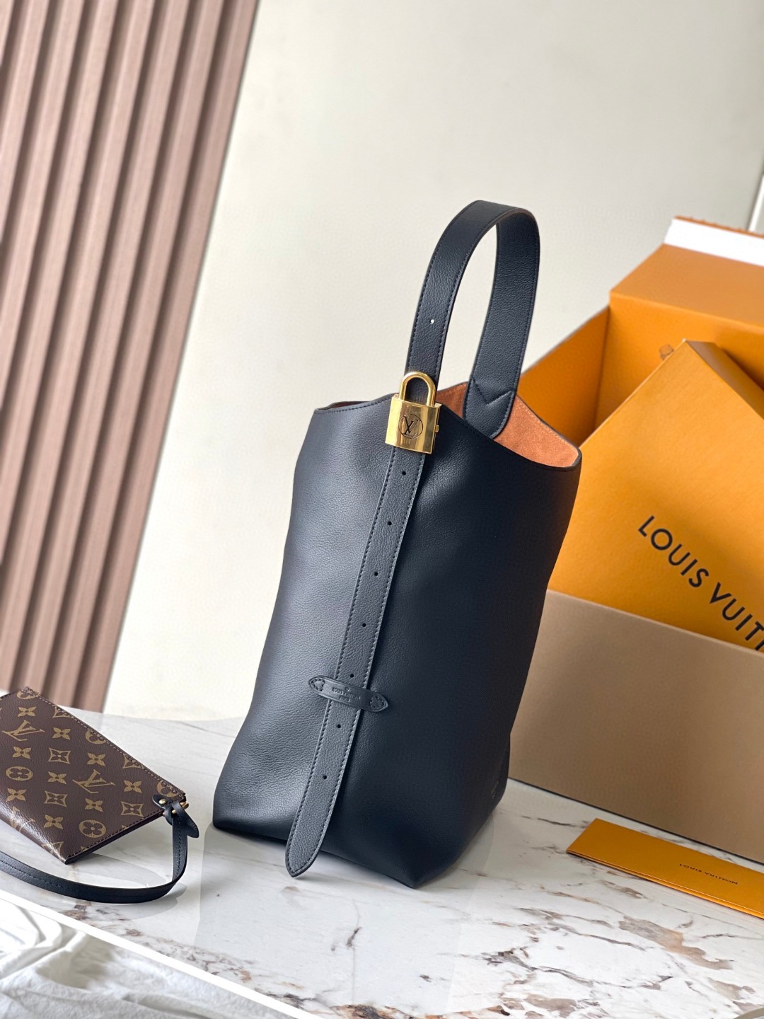Louis Vuitton M24856 Low Key Hobo MM Lv1