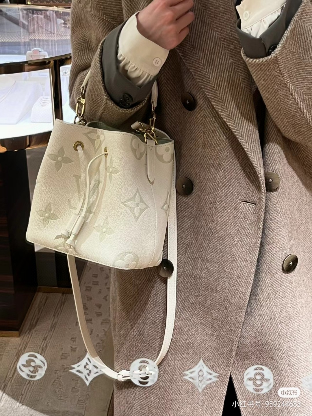 Louis Vuitton M24048 Néonoé BB Lv1