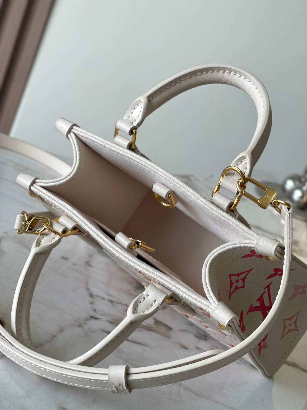 Louis Vuitton M47115 OnTheGo BB lv1